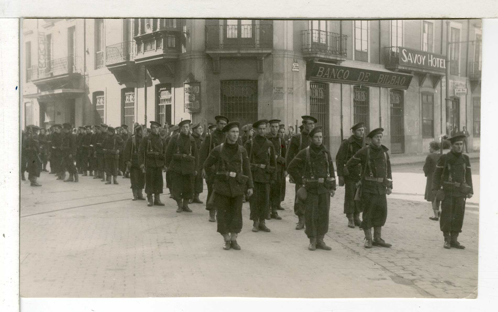 Los labios apretados - 1